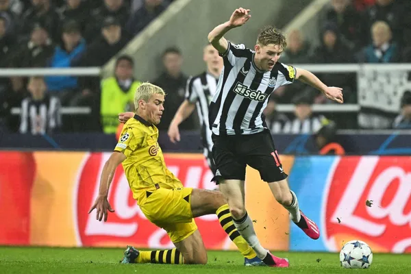 img of Dortmund ganó 2-0 contra Newcastle y avanza hacia octavos de la UCL.